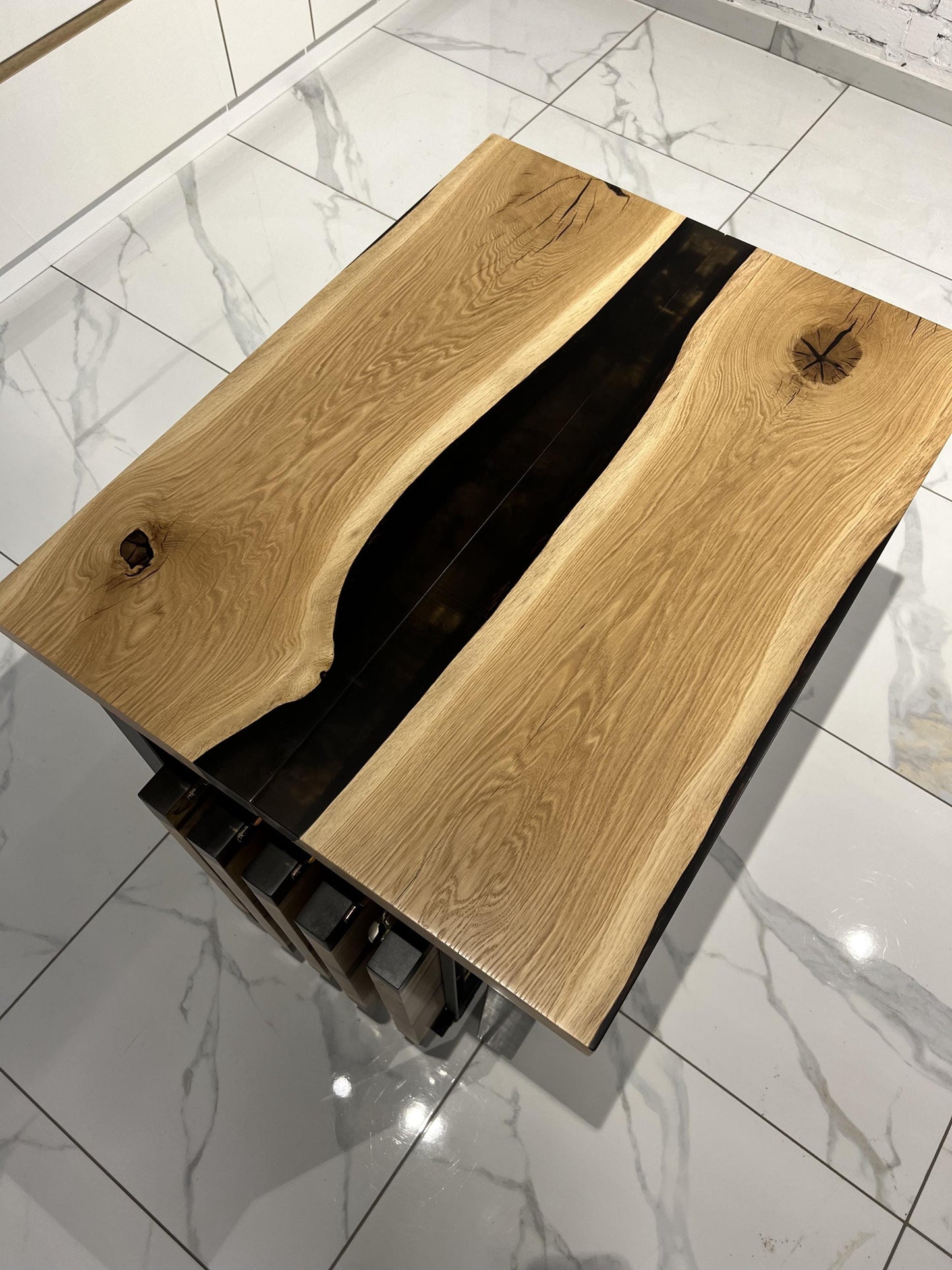 Extendable Oak Epoxy Dining Table – Custom Solid Wood Expandable Kitchen Table