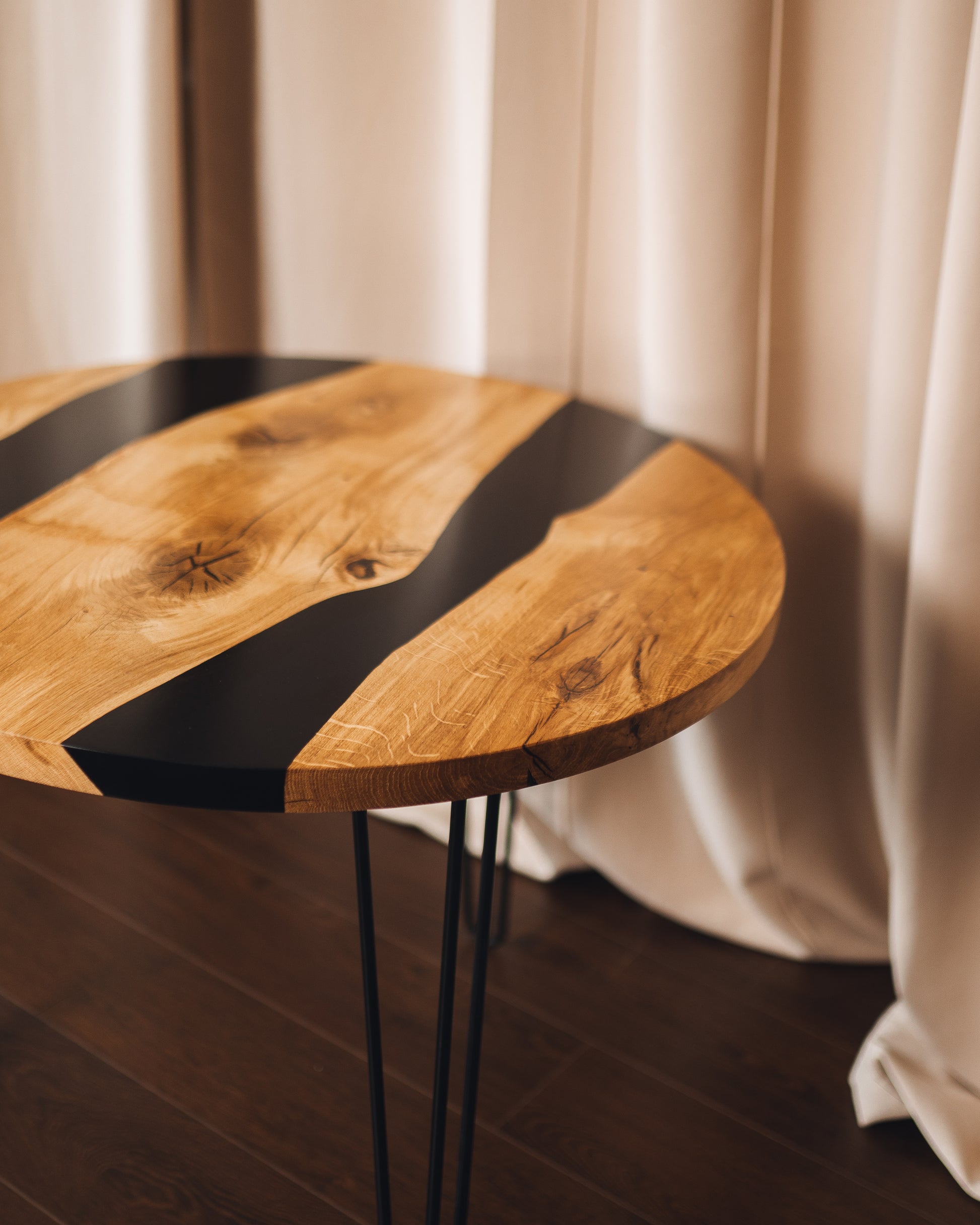 Semi-matte finish on solid oak round tabletop